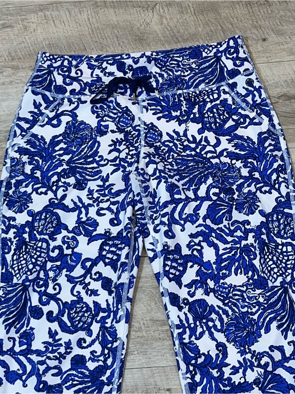 Lilly Pulitzer Luxletic UPF 50+ Island Jogger Deeper Coconut Ride With Me Size L - Picture 5 of 9